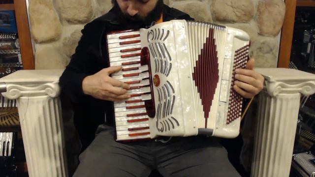 4974 - Candy Stripe Mastercraft Midget Piano Accordion LMM 41 120 $1199 смотреть онлайн