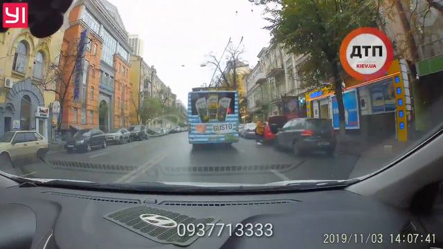 Только настоящие парни с огромными яйцами могут себе позволить пропустить троллейбус Знаю, знаю, н смотреть онлайн