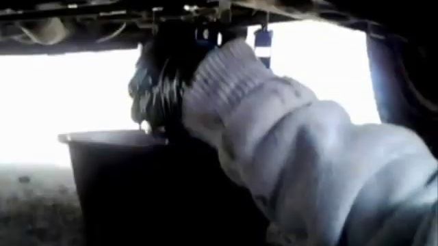 98 Ford Escort oil change смотреть онлайн