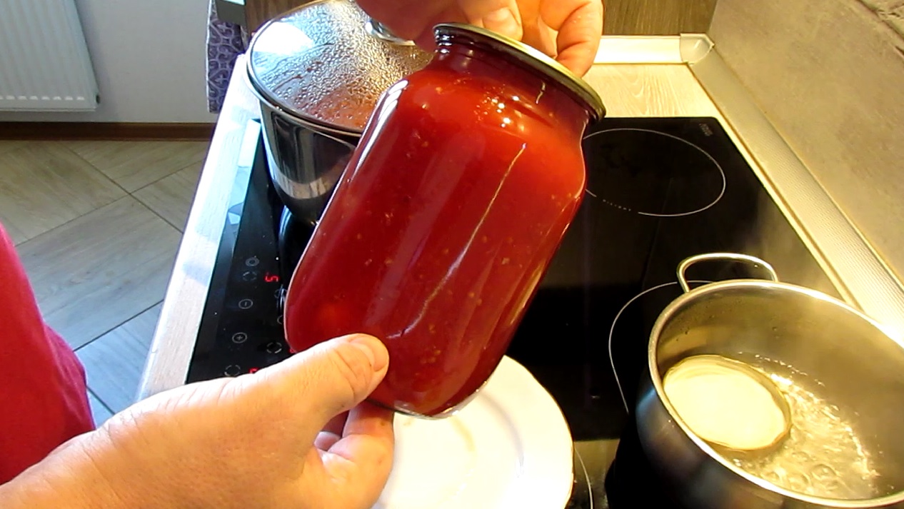 Классические томаты в собственном соку на зиму просто