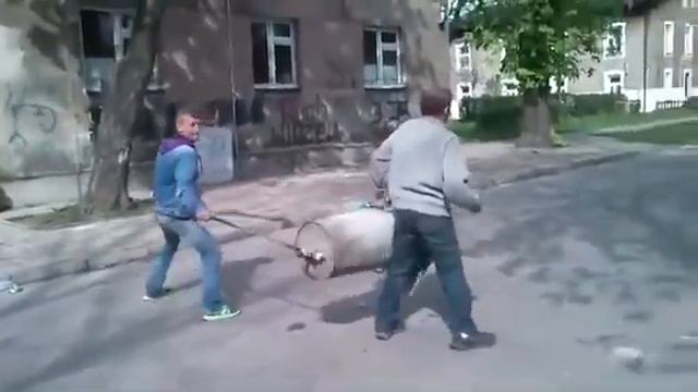 Смешно до слез!!!Гранотомет даже рядом не стоит! смотреть онлайн