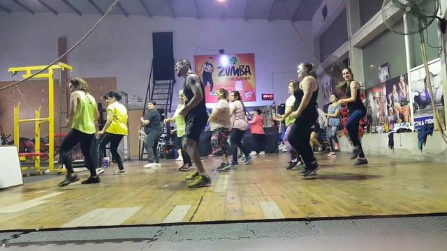 Ponte Pa' Mi (Zumba con Adrián) смотреть онлайн