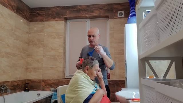 Купили Краску ! Делаем Маме Красоту! Покрасили Волосы смотреть онлайн