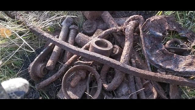 Копаем много железа!!! Машинно-Тракторных Мастерских — Село смотреть онлайн