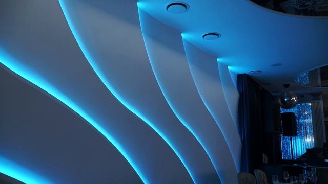 3D панели с подсветкой Rifinitura Zaha S-Lines в интерьере ресторана смотреть онлайн