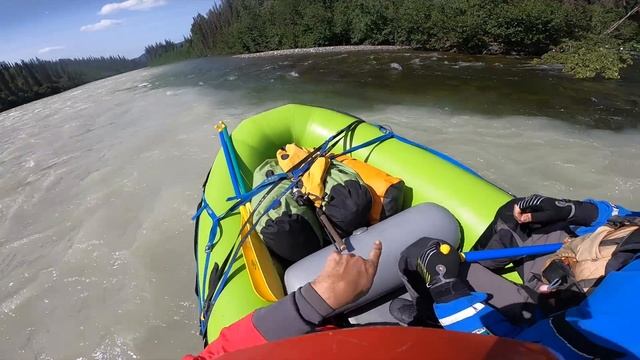 WE BARELY MADE IT RAFTING SOLO DOWN TALKEETNA RIVER CANYON. смотреть онлайн