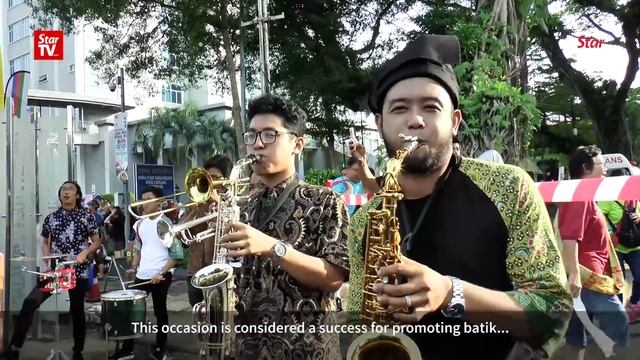 Colourful Turnout For Batik Fun Walk 2017