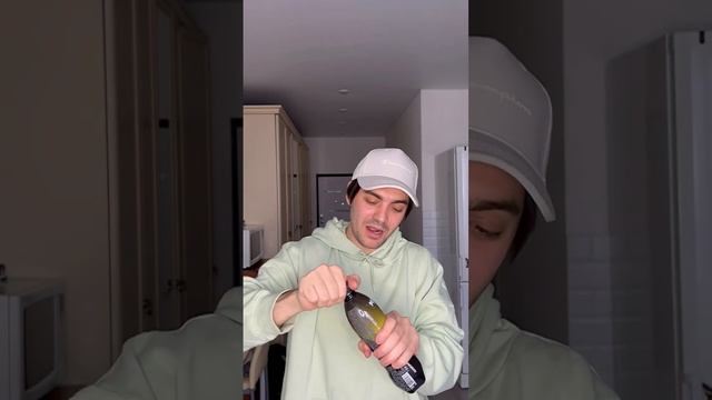 Новый энергетик ЖЕЛТЫЙ МОНСТР / MONSTER ENERGY смотреть онлайн