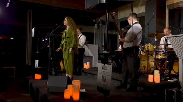 Elena et les garçons – 30.10.22 – Omega Tsvetnoy Rooftop (Moscow 🇷🇺 Russia). смотреть онлайн