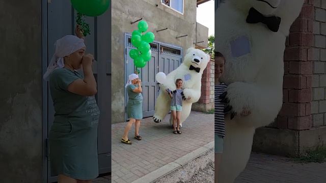 Белый мишка.Душевное поздравление с днем рождения от белого мишки. смотреть онлайн
