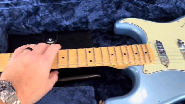 Unboxing LPB Malmsteen Stratocaster смотреть онлайн