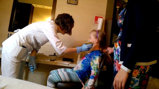 Прокалываем Ушки (первые серёжки) смотреть онлайн