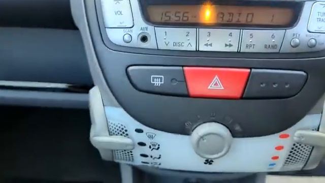 Peugeot 107 1.0l Urban 3 Door Hatchback смотреть онлайн