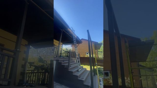 День 16. Установка опорных столбов под крышу, продолжение монтажа потолка