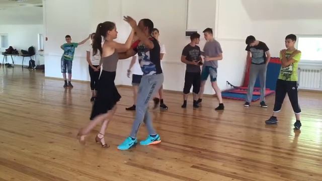 Junior beginners salsa with Ubaldo Sarduy / Сальса с Убальдо Сардуи смотреть онлайн