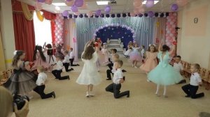 Дошкольный вальс на выпускном утреннике в детском саду