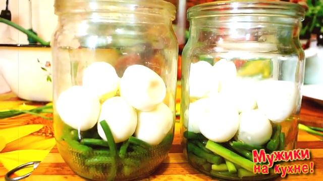Маринованные перепелиные яйца с чесночными побегами. смотреть онлайн