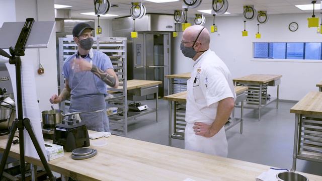 Plated Desserts with James Kubie of Coquette смотреть онлайн