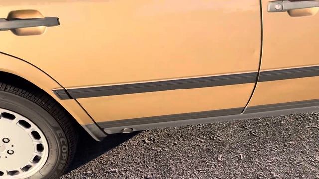 Express Exterior and Interior Walkthrough 1986 Mercedes-Benz 300E смотреть онлайн