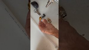 Как правильно выполнить опрессовку трубы из сшитого полиэтилена и где можно применить.