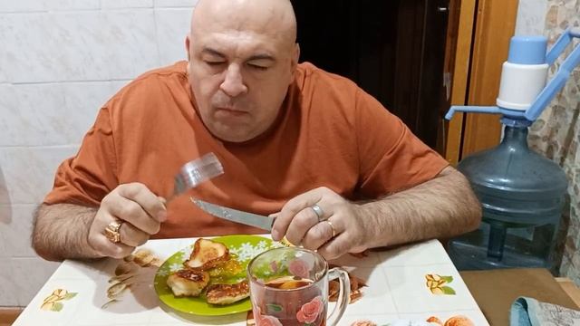 Мукбанг. Оладушки с джемом. О временах 