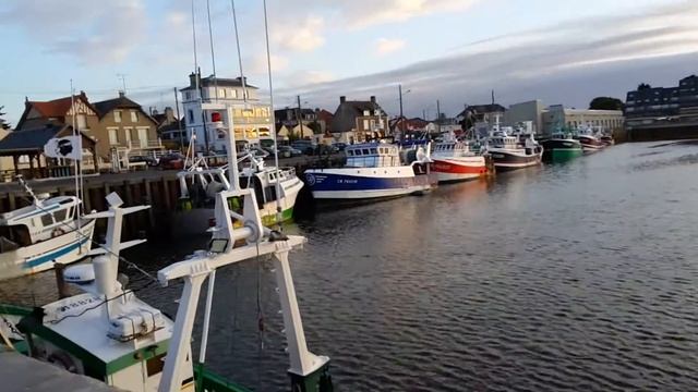 рыбацкий порт в нормандии Франция смотреть онлайн