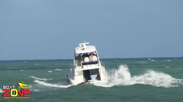 SMALL BOATS STUCK IN ROUGH WATERS !! HAULOVER INLET !! BOAT ZONE