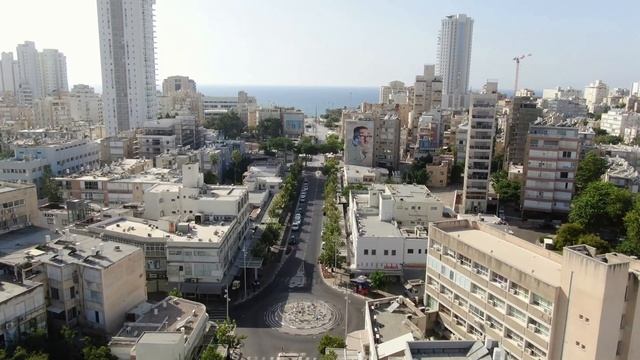 NETANYA, Israel. Hatter's Synth House 4K смотреть онлайн