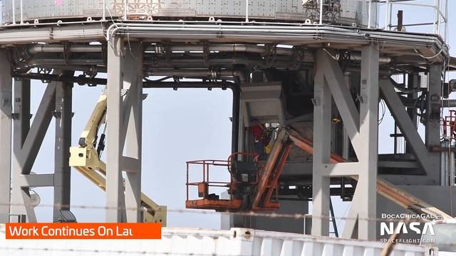 SpaceX Boca Chica - Nosecone Progress - High Bay Grows смотреть онлайн