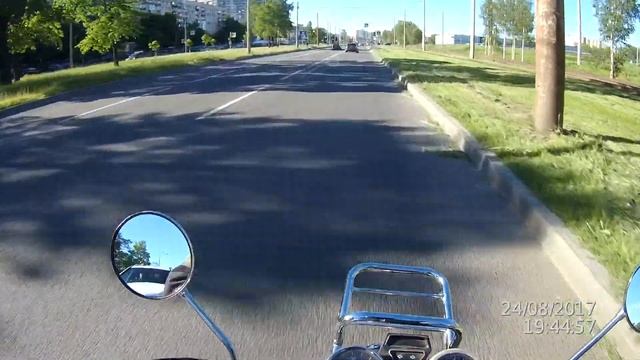 Как не стоит ездить в городе на мопеде смотреть онлайн
