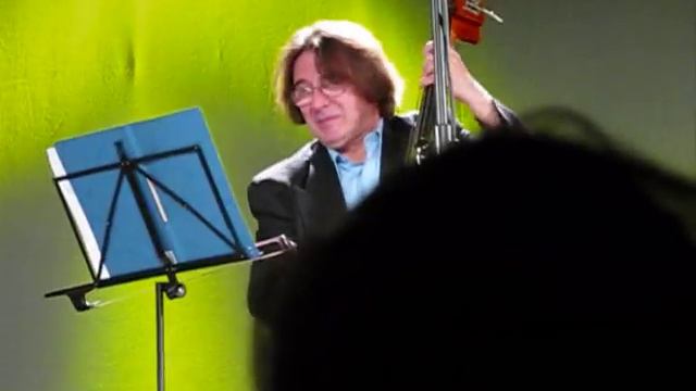Wojciech Zalewski on bass with Mark Shepherd Swing Quartet смотреть онлайн
