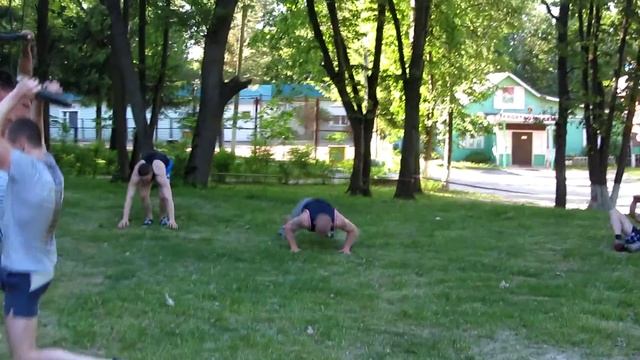 Тренировки по Кроссфиту в ЦПКиО им. 1000-летия г. Брянска - Часть 2 смотреть онлайн