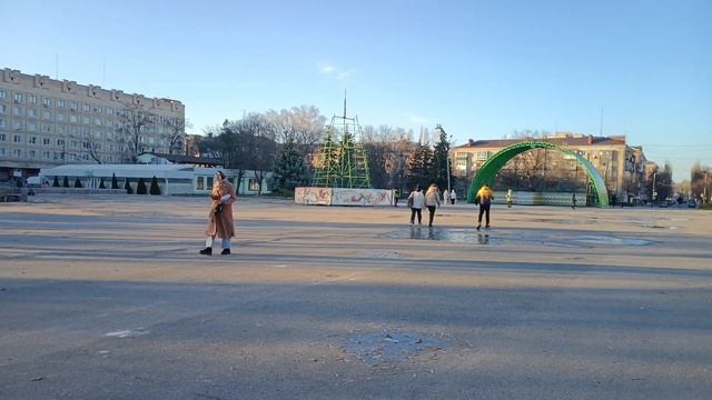 Славянск 28 ноября 2023 —Установка ЁЛКИ. смотреть онлайн