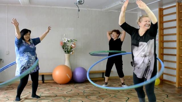 БлагоДарность Галине, что научила крутить обруч ! смотреть онлайн