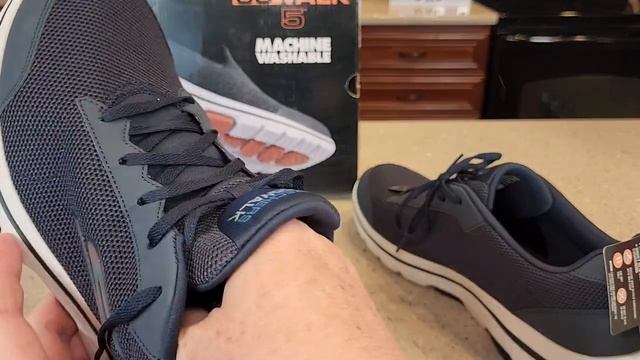 REVIEW Skechers Men's Gowalk 5 Demitasse-Textured Knit Lace Up Performance Walking Shoe Sneaker смотреть онлайн