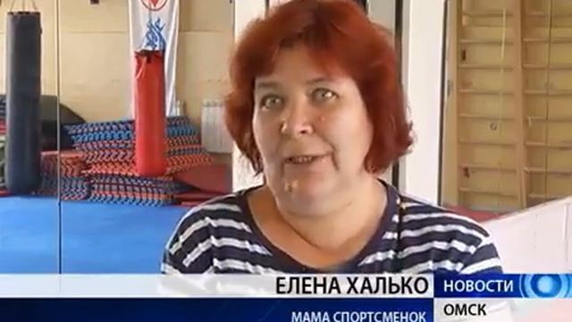 Юных фигуристов и конькобежцев эвакуируют из СКК Блинова смотреть онлайн