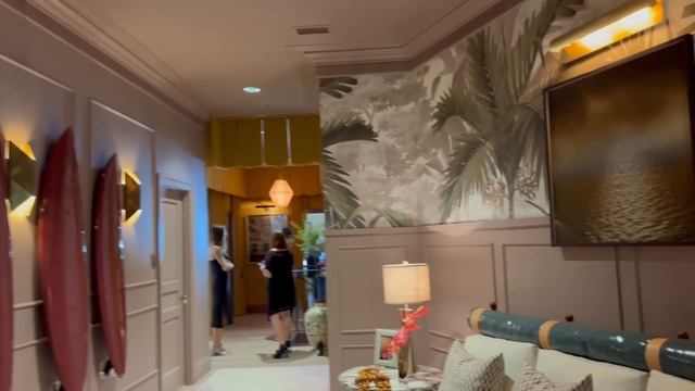 HOUSE TOUR | The Top 2023 Wallpaper and Paint Trends From A Designer Showhouse смотреть онлайн