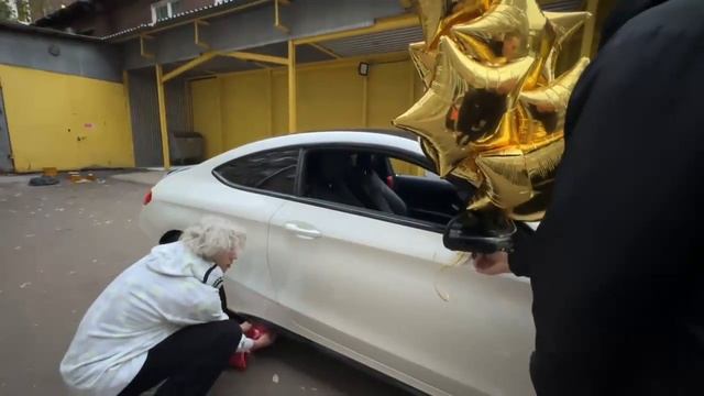 ПАРАДЕЕВИЧУ ПОДАРИЛИ MERCEDES C63 AMG | ХАЗЯЕВА ПОДАРИЛИ PARADEEV1CH СПОРТИВНЫЙ МЕРИН смотреть онлайн