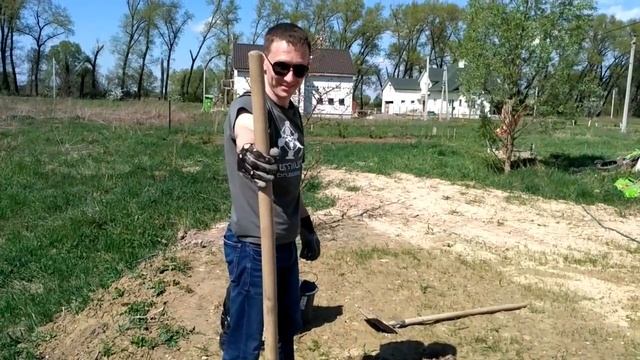 ПОСАДКА ПЛОДОВЫХ ДЕРЕВЬЕВ ВЕСНОЙ | Посадка фруктовых деревьев на участке видео смотреть онлайн