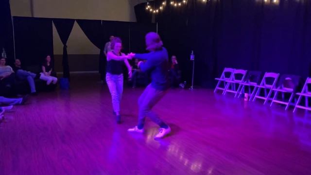 Alyssa Glanville + Sean McKeever - West Coast Swing Demo - Salt Lake City смотреть онлайн