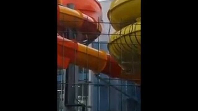 в ярославском аквапарке «прохудилась» самая большая горка смотреть онлайн