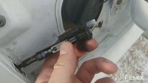 Не закрывается крышка бака в Рено Логан 2/ Устранить неисправность своими руками