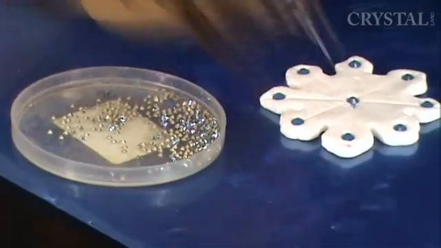 6. Кулон из пластики с кристаллами Swarovski