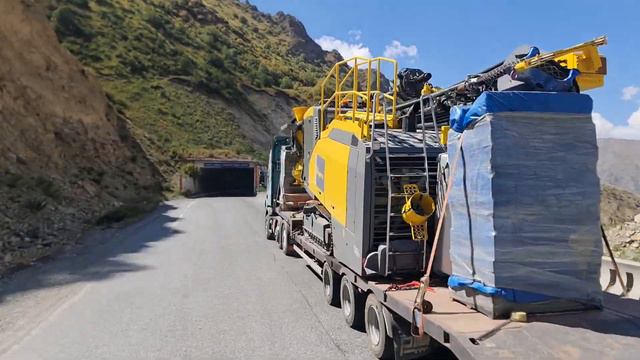 Подъем на спринтере на перевал Тоо Ашу 25 августа 2023 года. смотреть онлайн