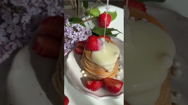 Strawberry pancake best combo??#sweets #cakelovers смотреть онлайн