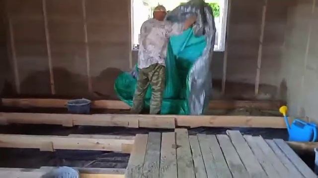 Замес опилкобетона с помощью тента 2 часть смотреть онлайн