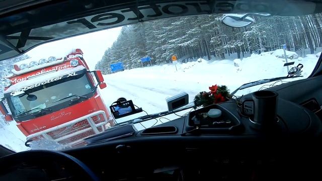 ПОМОГ КОЛЛЕГЕ ЭКСТРЕННО - МОИСЕЙ ДАЛЬНОБОЙ #moisei #volvo #дальнобой смотреть онлайн