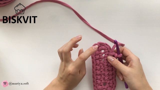 Вяжем сумочку из трикотажной пряжи БИСКВИТ. How to crochet a bag. смотреть онлайн