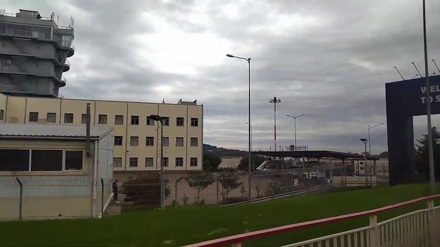 03.11.2022. Россия. Адлер. Аэропорт Сочи. Вид из окна автобуса №105 смотреть онлайн