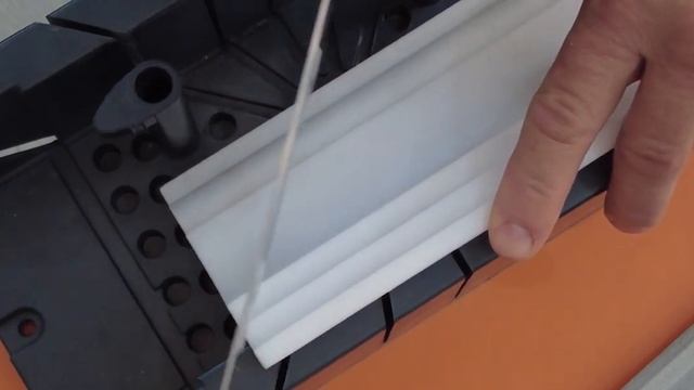 Как научиться резать потолочный плинтус за 7 минут ! смотреть онлайн